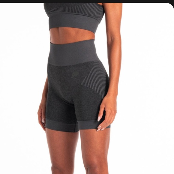 NWT. Pursue Fitness ADAPT seamless shorts.  Size MEDIUM.  Color:  Blk Charcoal. - Picture 9 of 11